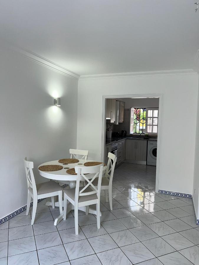 Relaxing 2 Bedroom House 5 Minutes Away From Vilamoura Marina Quarteira Exterior photo